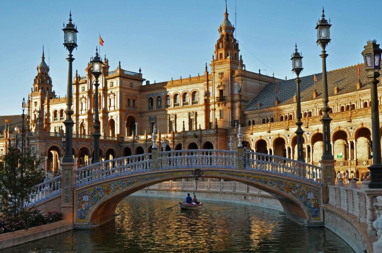 Go To Sevilla Cathedral Exteriör bild